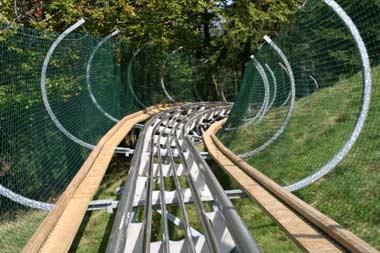 wie in einem Tunnel geht es dann sicher bergabwärts