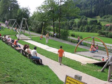 Kinderspielplatz und Mountain Mini Golf