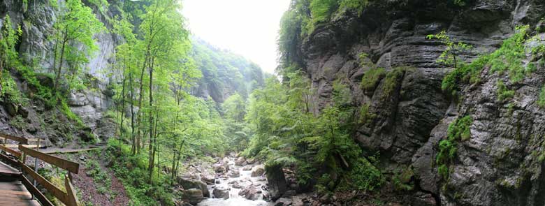 von der Alplochschlucht der Weg zum Kirchle 