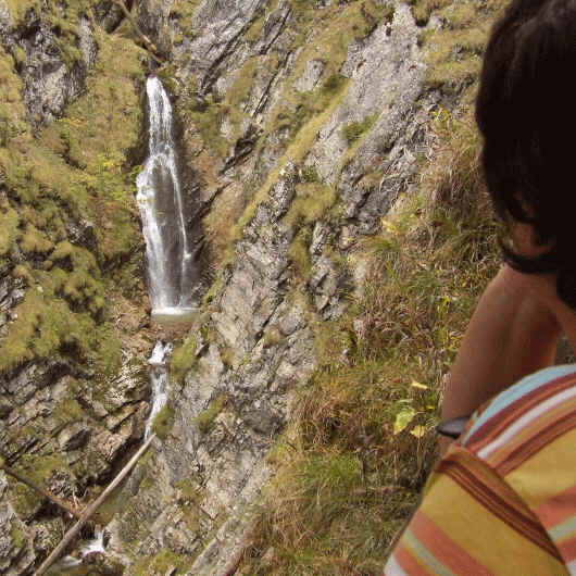 Von dieser gesicherten Ecke aus kann der, große Wasserfall (ca. 60 m Fallhöhe) sehr schön betrachtet werden. 