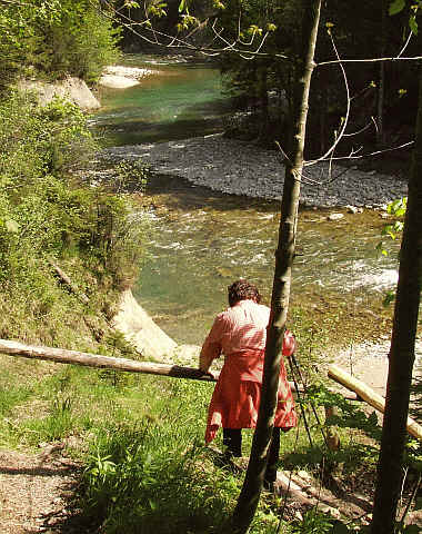 Steil, aber durch viele Treppen gut zu gehender Abgang bis hinunter ans Wasser. 