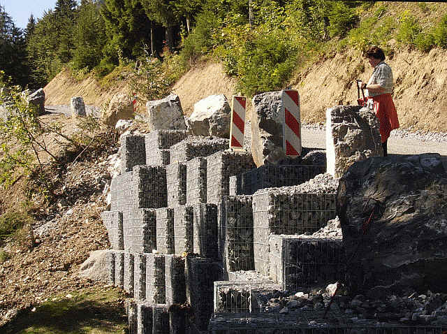 Hier wird kräftig gebaut. Sicherlich interessant, wie lange die Natur braucht, um alle Narben zu überdecken. 