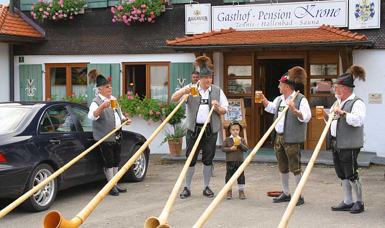 5 Alphörner - Drum Prost - 4 Weizen eine Fanta