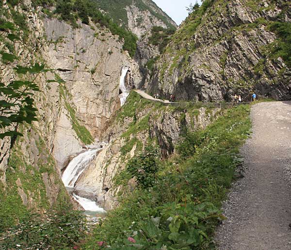 weg zum Simmswasserfall