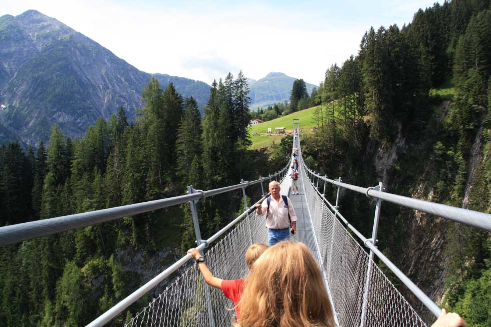 Höhenbachtal und Hängebrücke