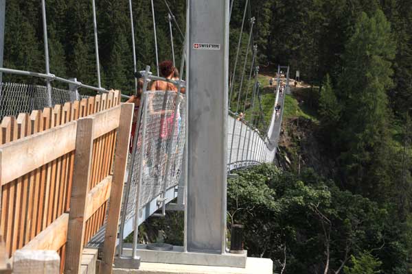 wackelige Hängebrücke